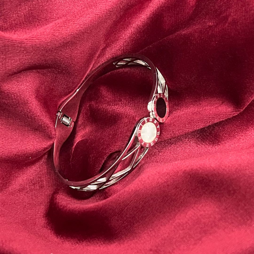 Wrist Elegance image 1