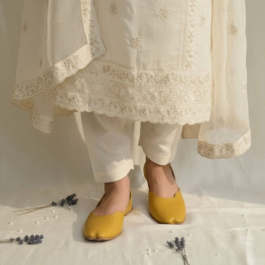 Bumble -Bee (Naqshkaar by Hemohandicrafts) image 0