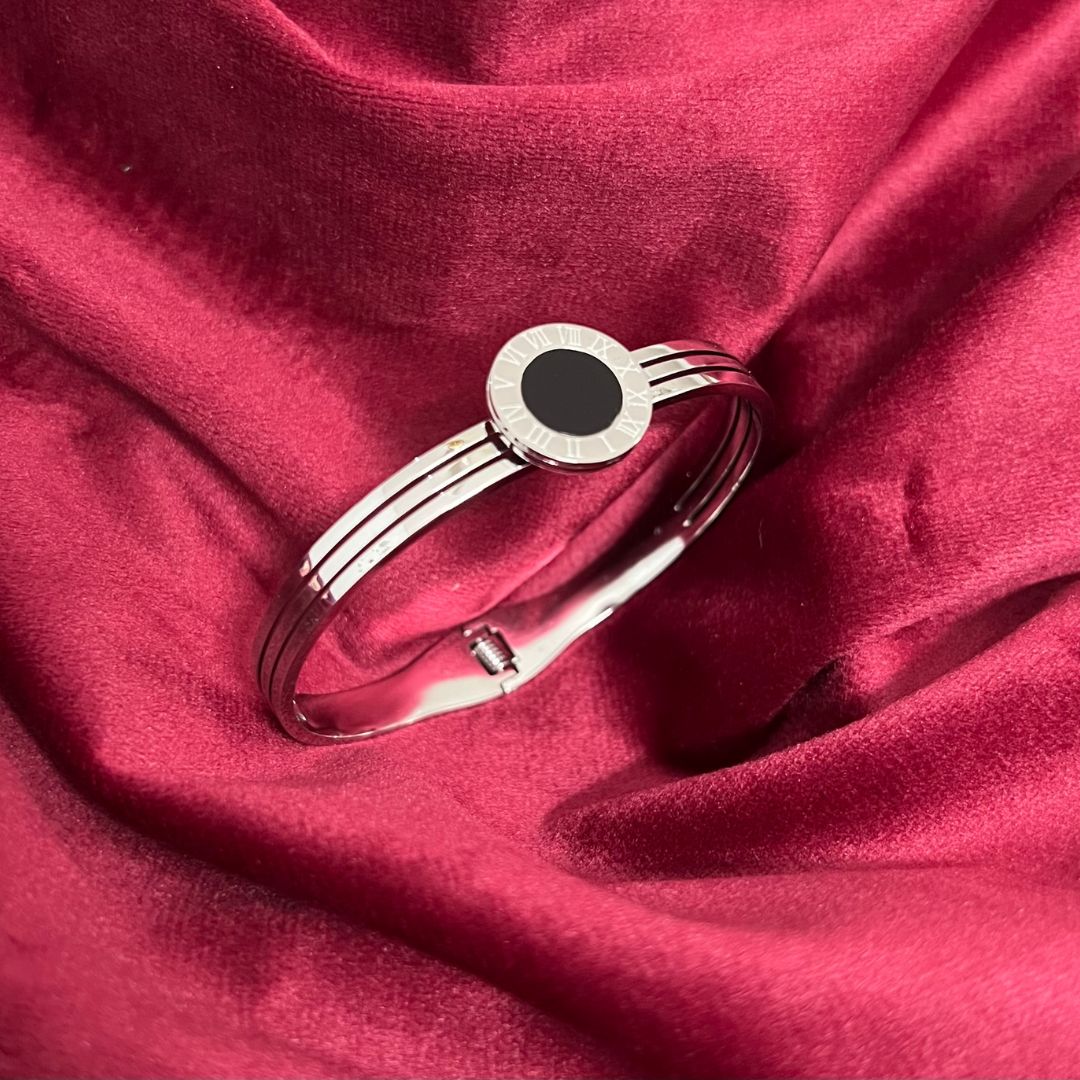 Wrist Elegance image 1